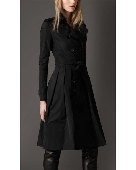 burberry trench coat with black dress shoes|Burberry pleated trench coat.